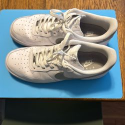 Men’s Size 11 1/2 Nike Sneakers