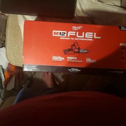 Milwaukee M12 Hatchet 6''pruning Saw Kit 