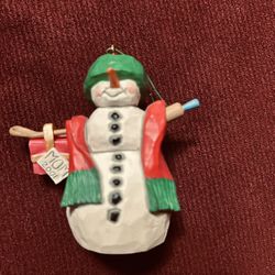 2001 MOM HALLMARK KEEPSAKE CHRISTMAS ORNAMENT No Box