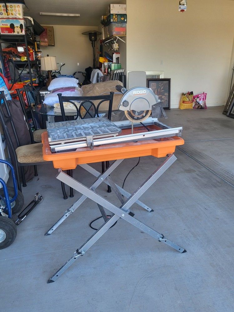 Wet saw tile cutter