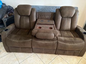 Double recliner sofa w/ charging