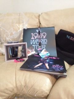 1989 world tour concert set