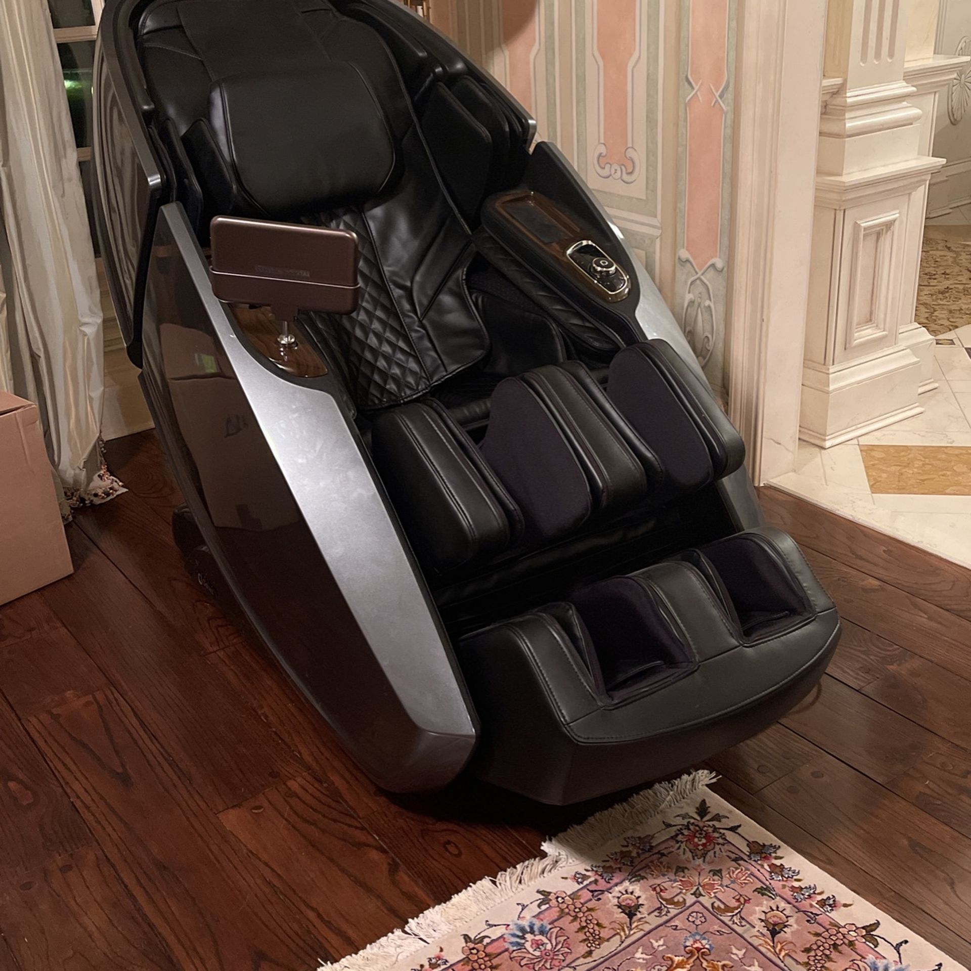 Supreme Hybrid Massage Chair for Sale in Rockville, MD OfferUp