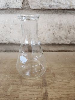 125 mL laboratory Erlenmeyer flasks, many available