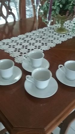 Set of 4 fine porcelain China cups and saucers