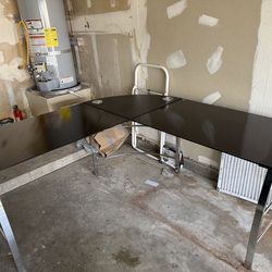 Black Desk