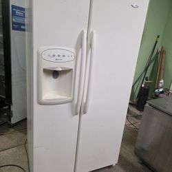 Maytag 26 Cubic Feet White Side By Side REFRIGERATOR 