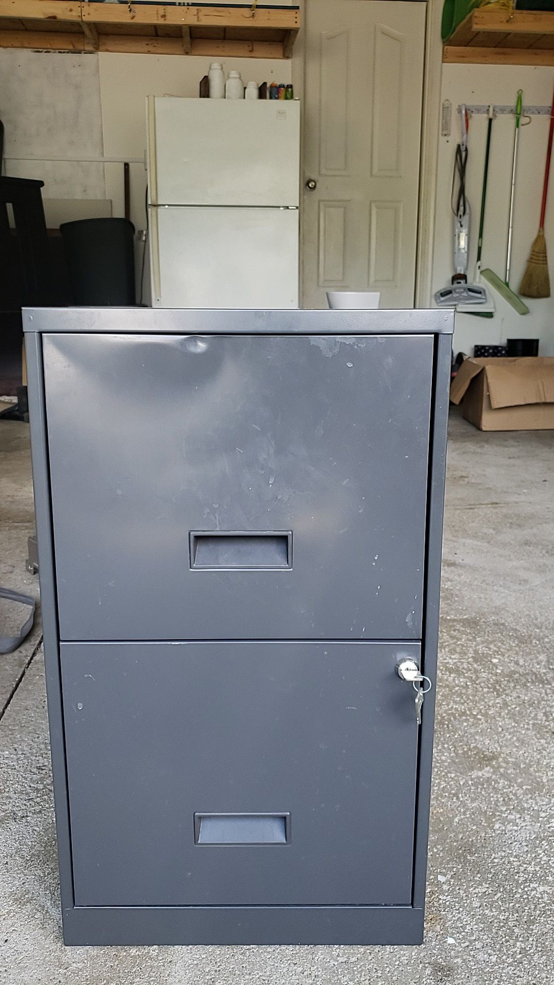 2 drawer file cabinet with lock