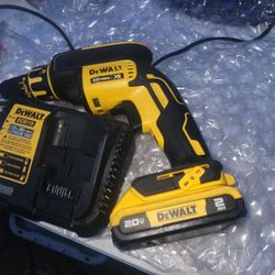 Dewalt 20v Drywall screw gun used Good. Batt&Charger Included. Firm Price/precio Firme🛑