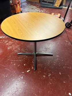 42” Round Commercial Laminate Table w/ Metal Pedestal Base