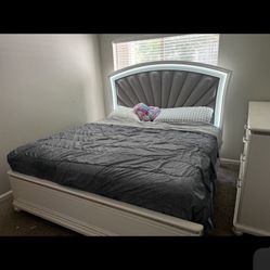 Bedroom  king set from Rooms To Go – complete with dresser, 2 nightstands, and chest. Never used