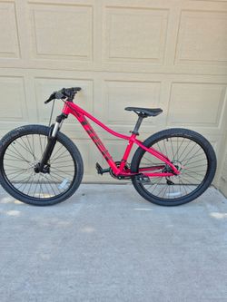 TREK MARLIN 4 MOUNTAIN BIKE (SMALL FRAME)