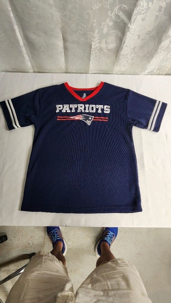 New England Patriots boy's navy blue short sleeve v-neck jersy size XL
