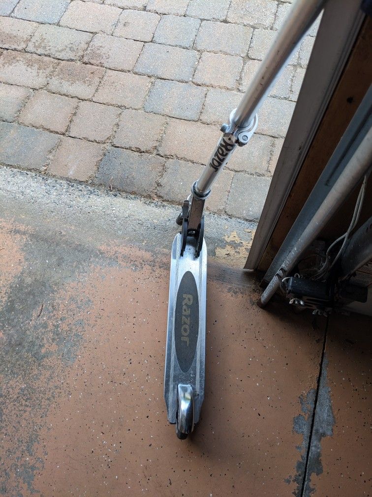 Razor 2 Wheel Kick Scooter