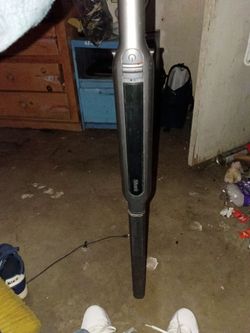 Cordless vacuum shark