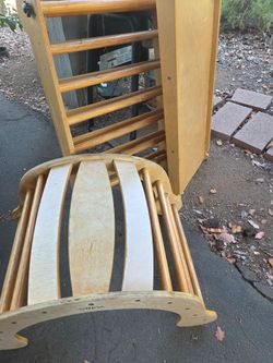 Kid wooden climber