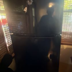 Fridgeaire Refrigerator 