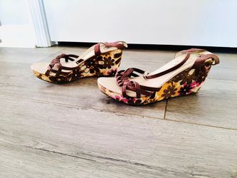 Floral print sandals
