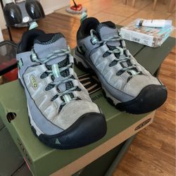 Keen Hiking Shoes 