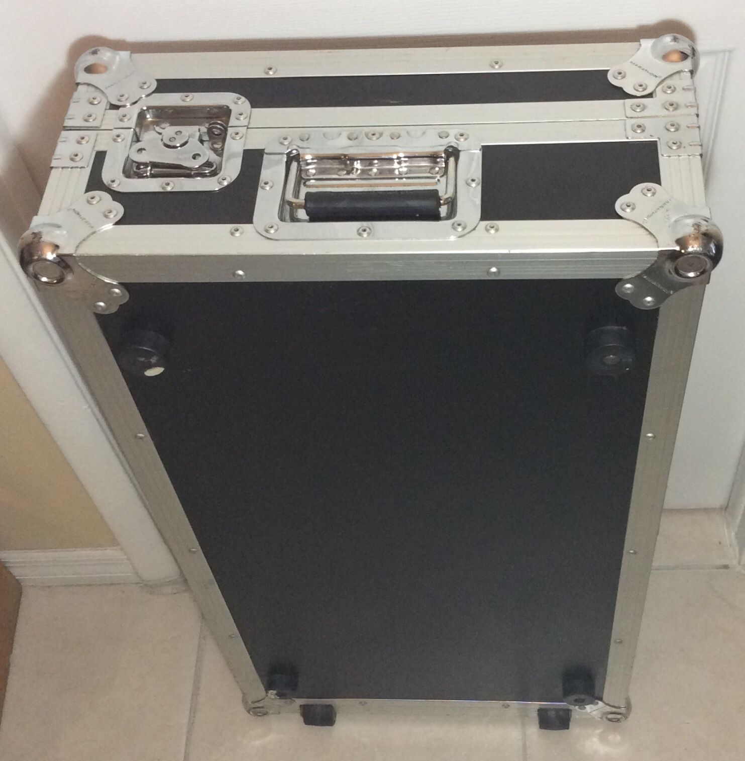 Marathon DJ Equipment Flight Road rolling case