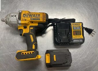 Dewalt 20v / 60v Max XR 1/2" High Torque Impact Wrench Kit