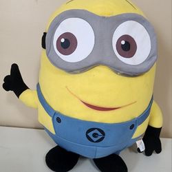 2014 Minion Dave With 2 Eyes 13" Plush Despicable Me Dave & Busters Yellow Doll 