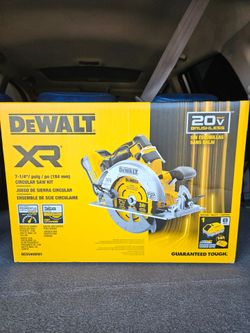DEWALT XR 20 VOLTIOS CIRCULAR SAW NEW