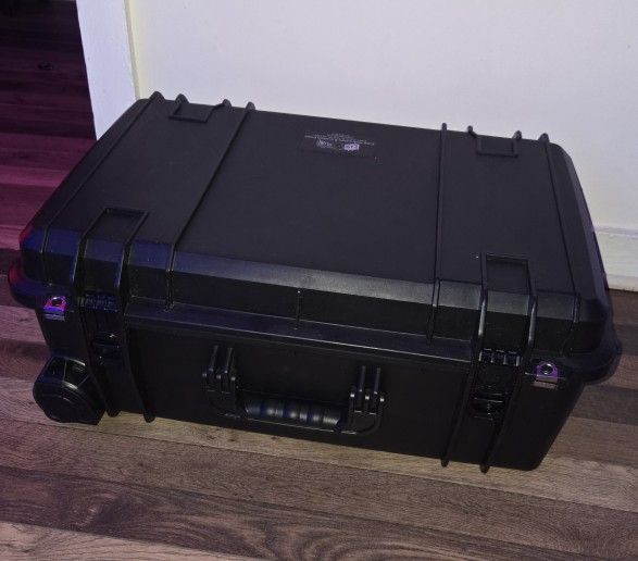 Case Club Gamning Station fts PlayStation 4 8 PS4 Slim/Pro. Portable with Buit-in 24" 1080p Monitor, Storage for Controllers, Games, and Included Spea