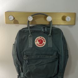 fjallraven kanken backpack in frost green 