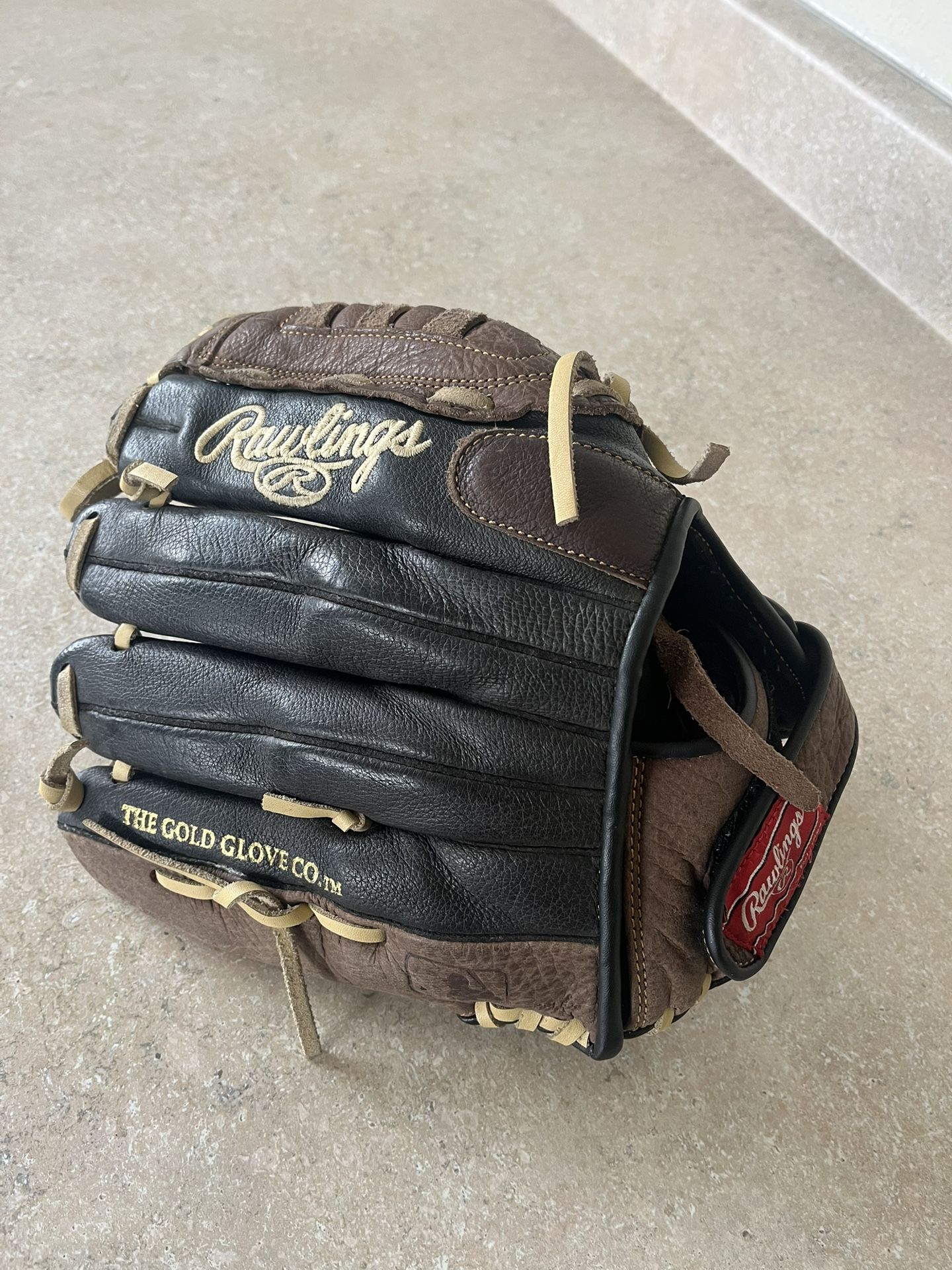 Rawlings Baseball Glove