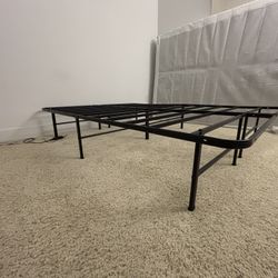 Zinus Rumi 14in Queen Metal Bed frame