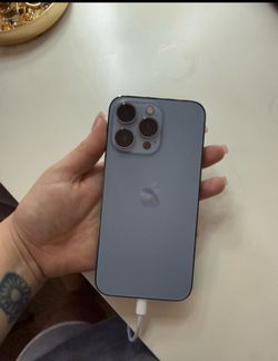 Light blue iPhone 13 Pro 128 GB Unlocked