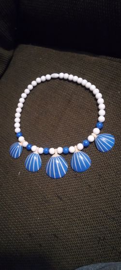 VINTAGE AVON NECKLACE