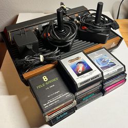 Atari 2600 + 10 games + 2 joysticks + RF adapter