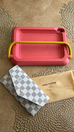 White & grey wallet ‘L’ ‘V’ with dust bag women’s gift