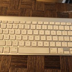 Apple Keyboard