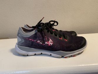WOMENS NIKE TRAINING SIZE 6.5