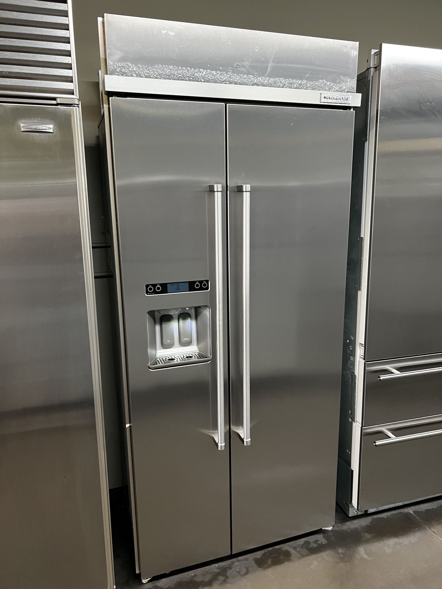 Kitchen Aid 36”Wide Built In Stainless Steel Side By Side Refrigerator 