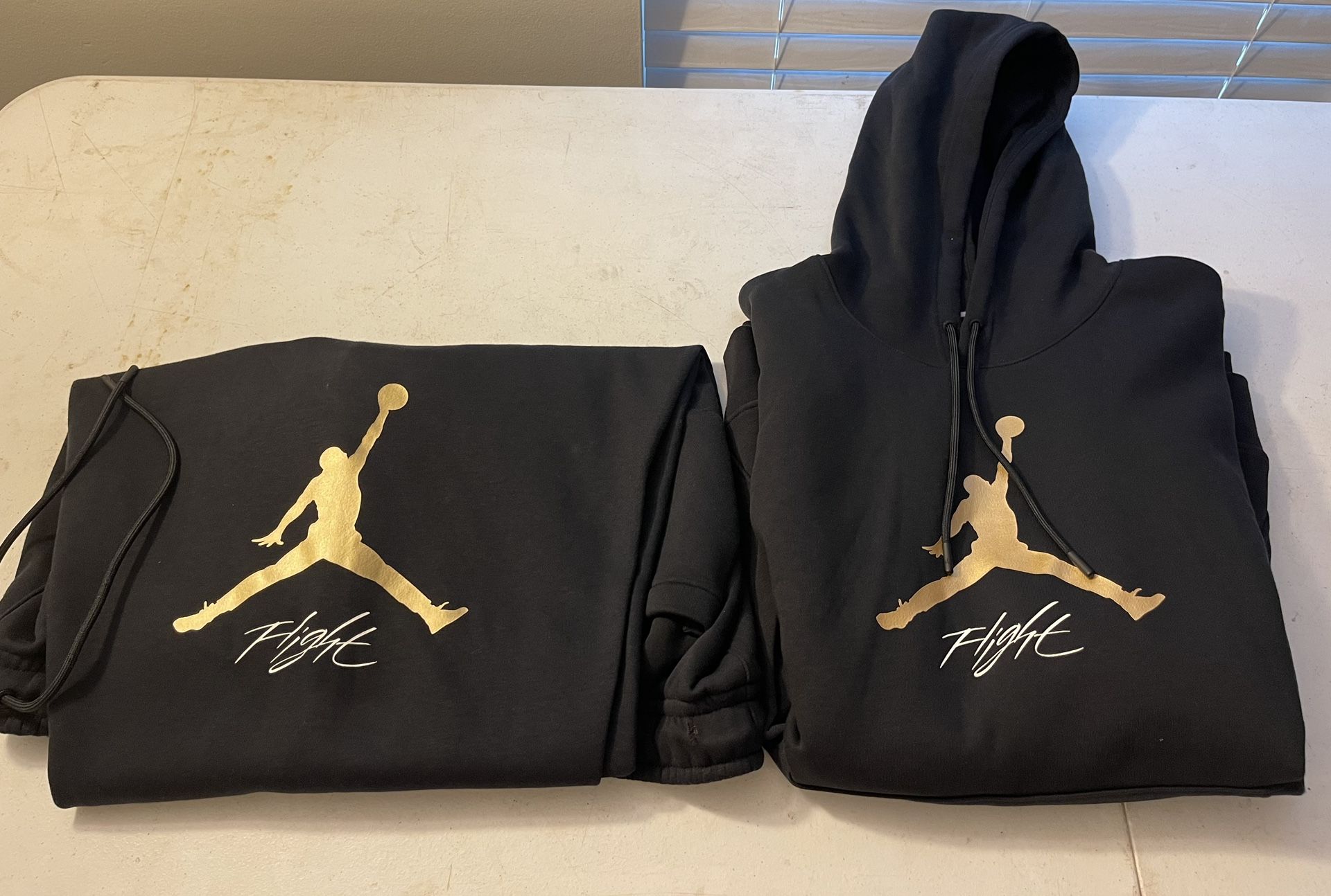 MEN’S AIR JORDAN "FLIGHT" FLEECE SWEATSUIT SET~ BLACK/GOLD