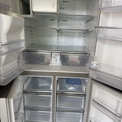 SAMSUNG REFRIGERADOR  NEEDS WORK