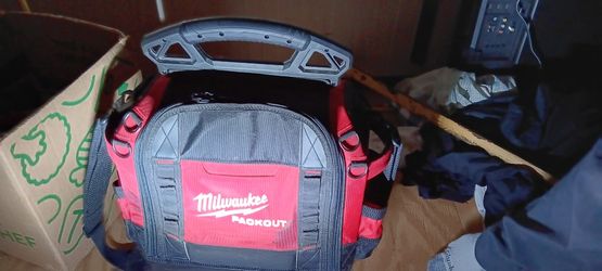 MILWAUKEE PACKOUT TOOL BAG (HARD BOTTOM)
