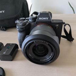 Sony A7iv with kit Lens 28-70mm F3.5-5.6