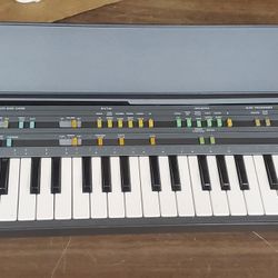 Yamaha PCS-500 Portasound Electronic Portable Keyboard.