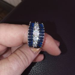 Beautiful  Ring ! The Band Is Silver. It Is A Size 9.