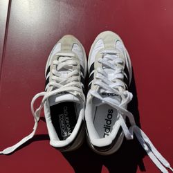 Boys 6.5 Adidas Sneakers