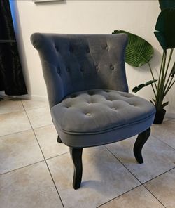 Gray Tufted Velvet Accent Chair