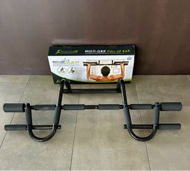 New Pull Up Bar with box