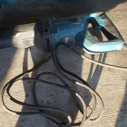 Makita sawsall come with carrying case and a new Blade. $85.00