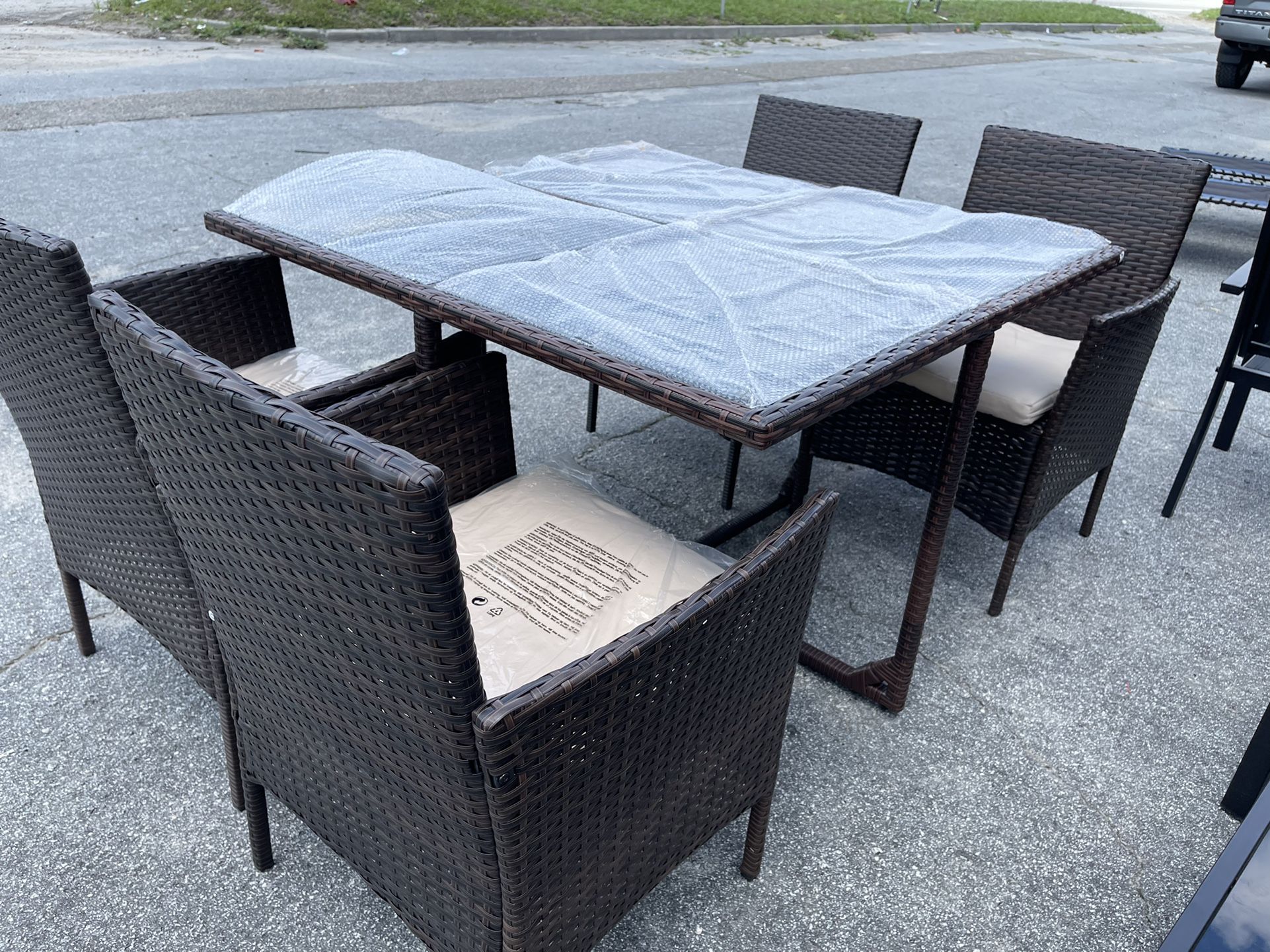Outdoor Table Set With 4 Chairs New Assembled