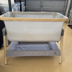 Brand New, Never Used Venice Child California Dreaming Co-Sleeper Bassinet with Soft Cotton Mattress, Bamboo Fabric